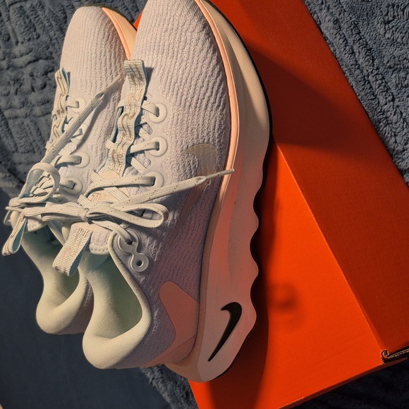 Nike Motiva Walking Shoe Sz 9 EUC - Picture 6 of 9